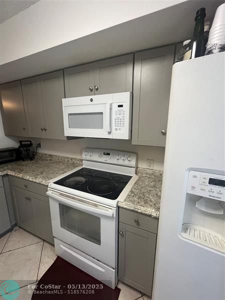 Building Photo - 208 Lake Pointe Dr