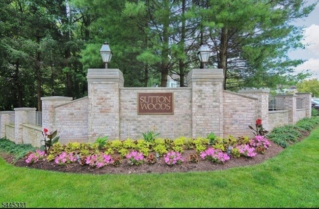 Building Photo - 167 Riveredge Dr