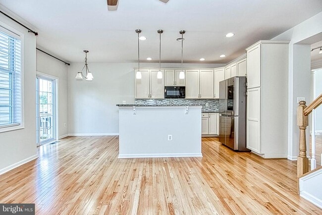 Building Photo - 208 Croft Square