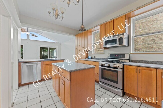 Building Photo - 314 Custer Ave