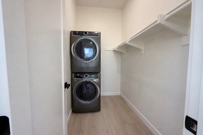 Building Photo - 5531 Olvera Ave