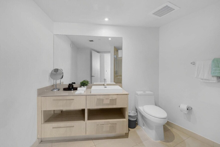 Building Photo - 4111 S Ocean Dr
