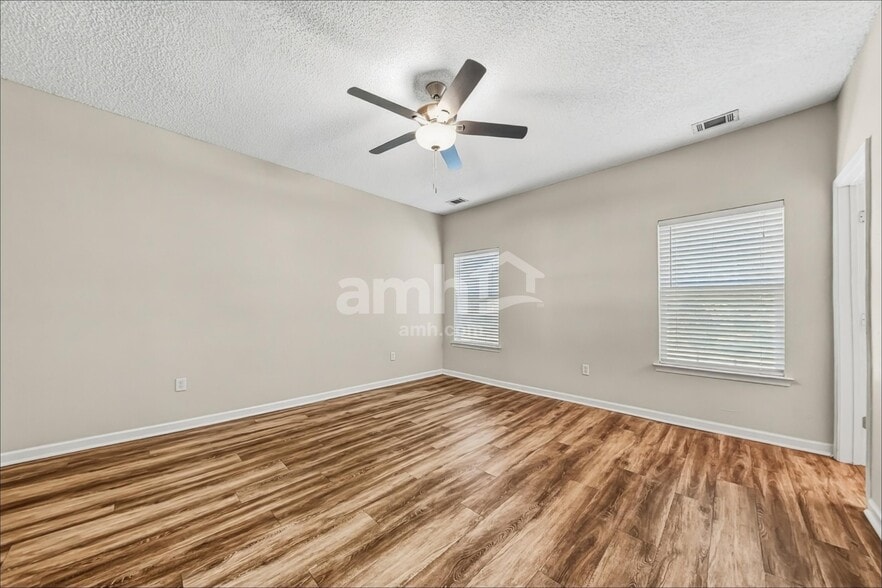 Building Photo - 762 Bristol Way