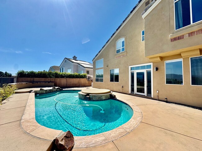 Building Photo - Stunning 4B 3BA Home w/ Pool, AC, W/D, and...