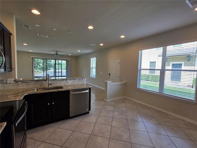 Building Photo - 1069 Pavia Dr