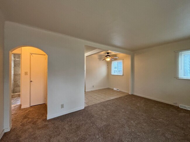Building Photo - Charming home in Denver with 1-car garage.