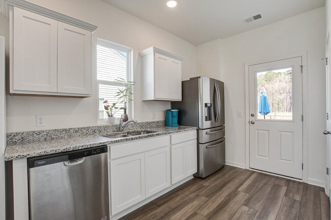 Building Photo - 576 Polaris Wy