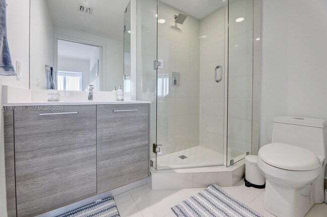 Building Photo - 650 NE 32nd St