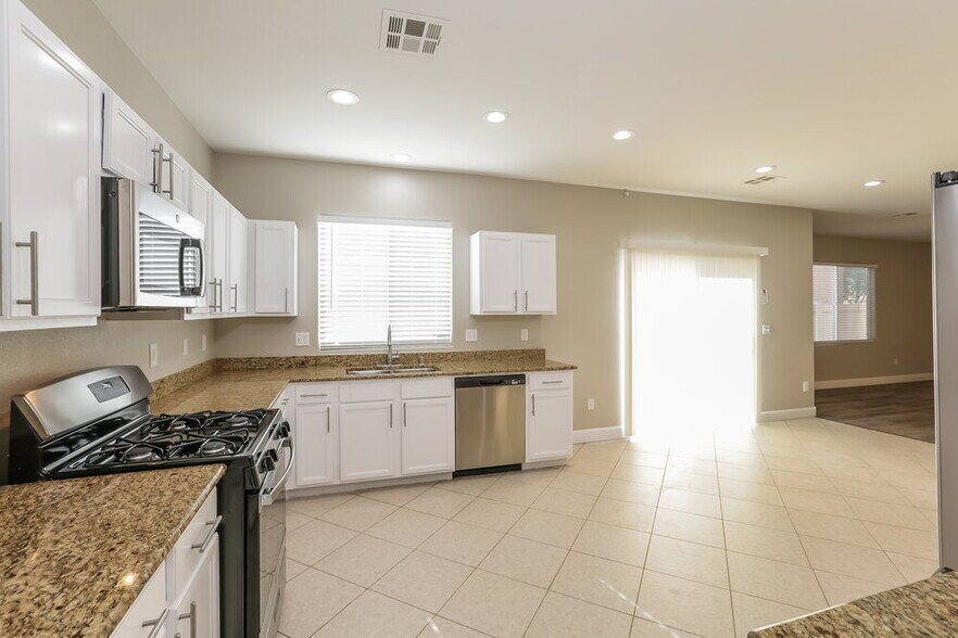 Building Photo - 8735 Le Agavi Ct