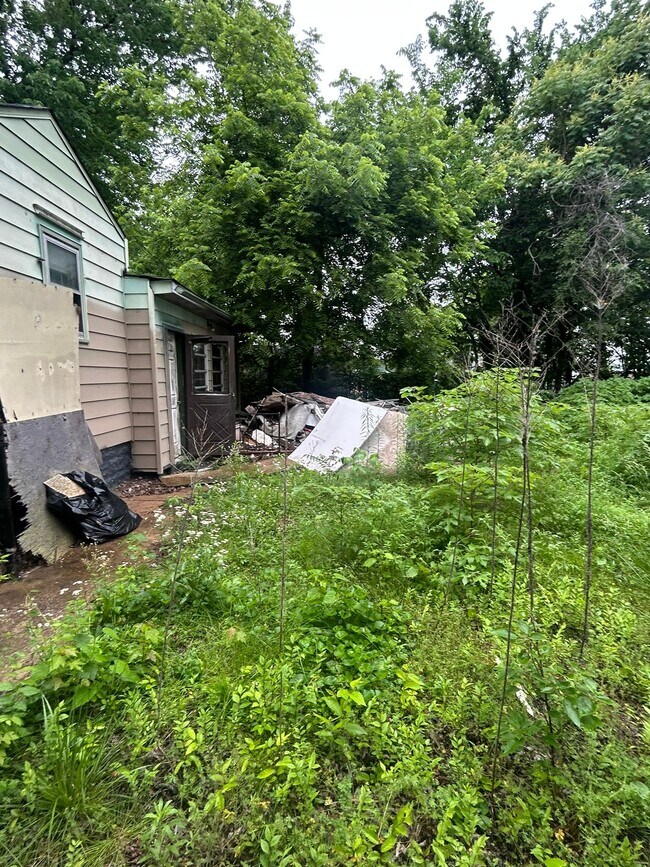 Building Photo - 17 Cahokia St