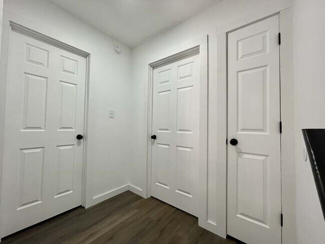 Building Photo - 1642 Hillwood Dr