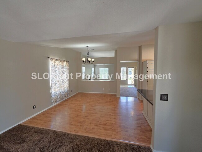Building Photo - AVAILABLE NOW - Beautiful 3Bed + Bonus Room, 2Bath Paso Robles Home