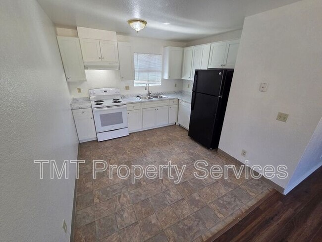 Building Photo - 228 McFarland St