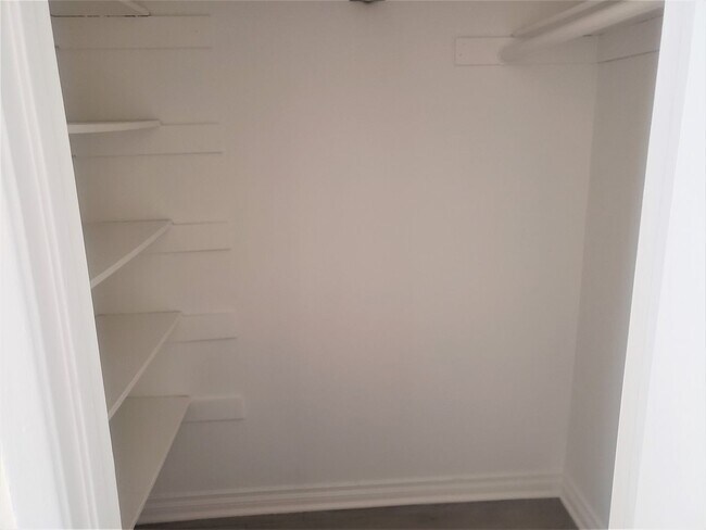 Building Photo - Recently Remodeled 2 bedroom