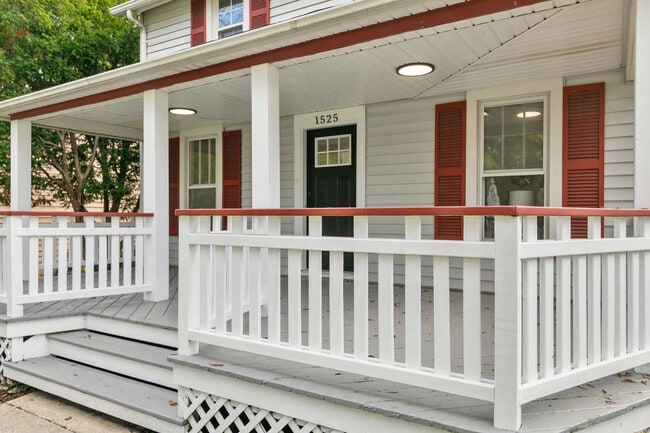 Building Photo - 1525 Burr Oak Rd