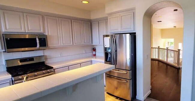 Building Photo - Modern Townhome in Prime San Mateo Location