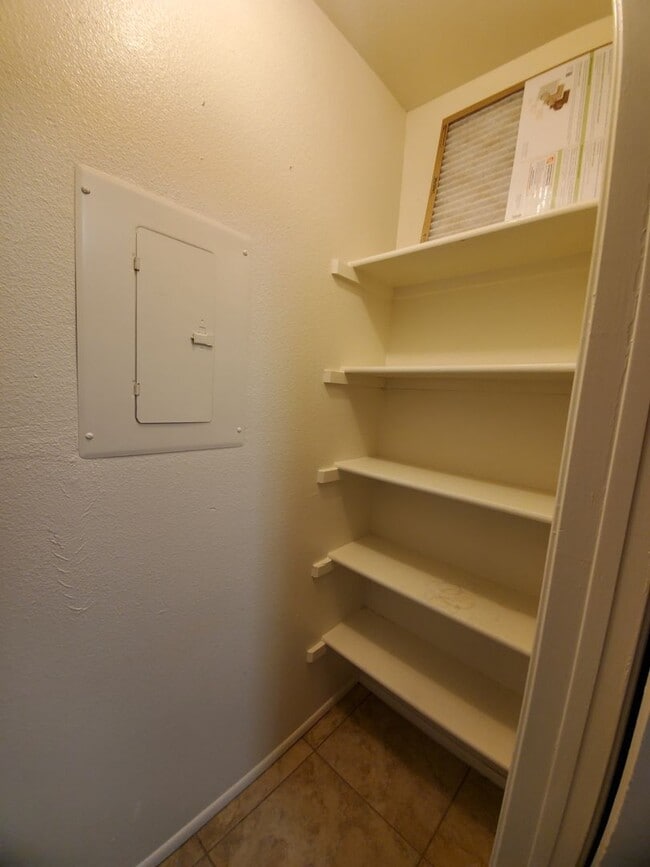 Building Photo - 2 Bedroom 2 Bath - 1 story Townhome - Shadow Mountain