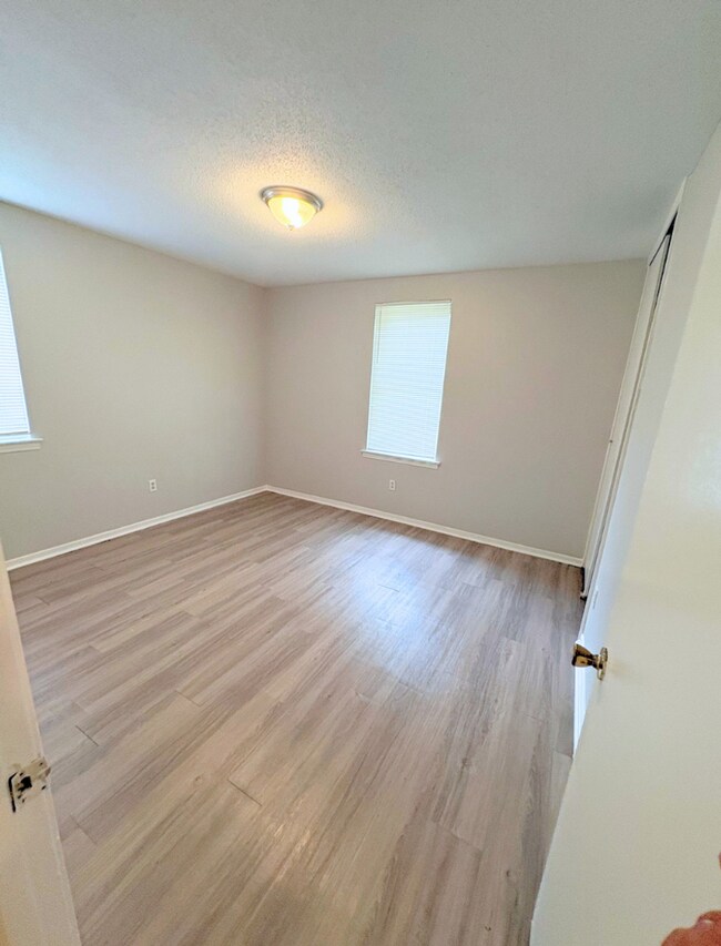 Building Photo - 3666 Bluff Wood Dr