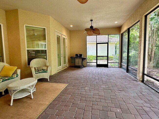 Building Photo - Must See, 4/3 furnished, Walking Distance ...