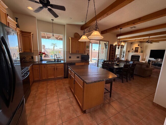 Building Photo - Gorgeous Furnished Pool/Spa Home with spectacular views