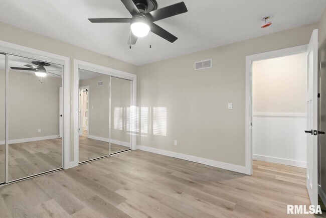 Building Photo - 1900 E Knox St