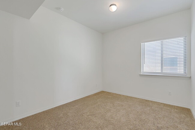 Building Photo - 533 Paseo Modesto Dr