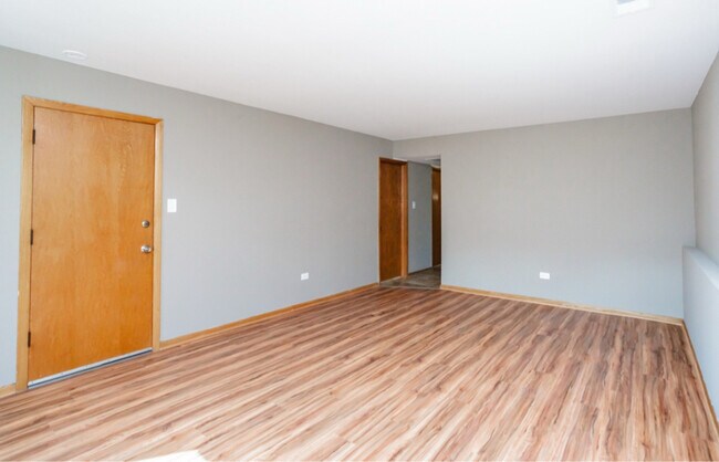 Building Photo - 7840 Cronin Ave