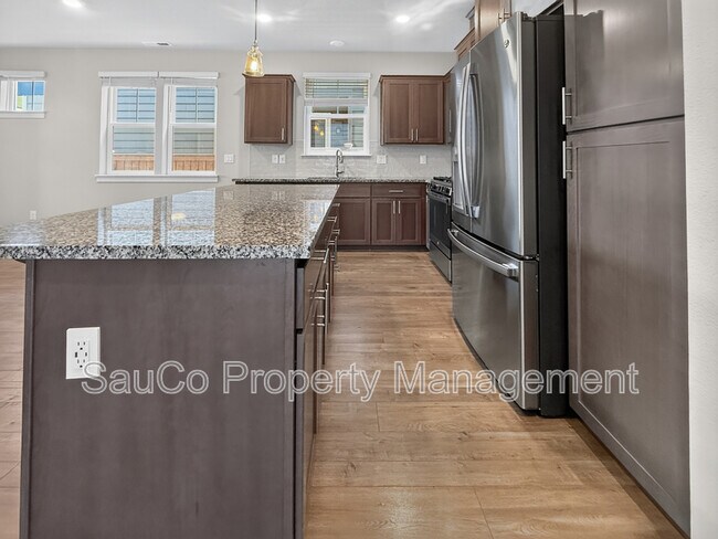 Building Photo - 3909 SE Zircon Ln