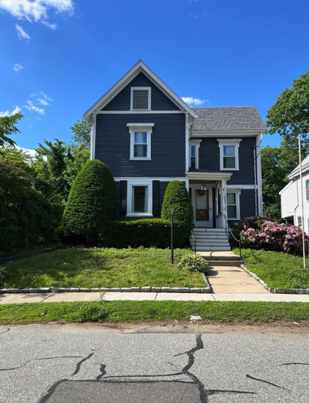 Primary Photo - 37 Burnham St