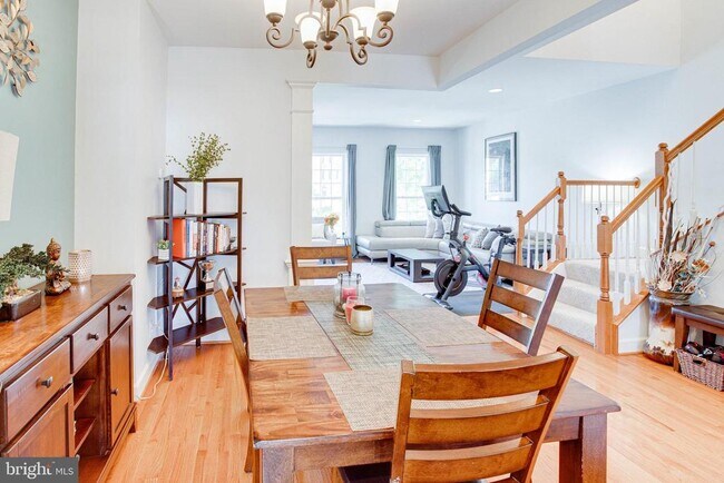 Building Photo - 14633 Weeburn Way