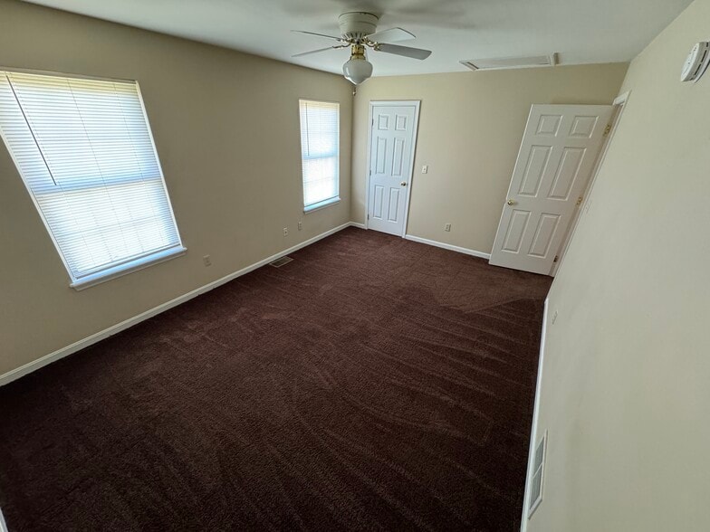 Building Photo - 2065 Leland Dr