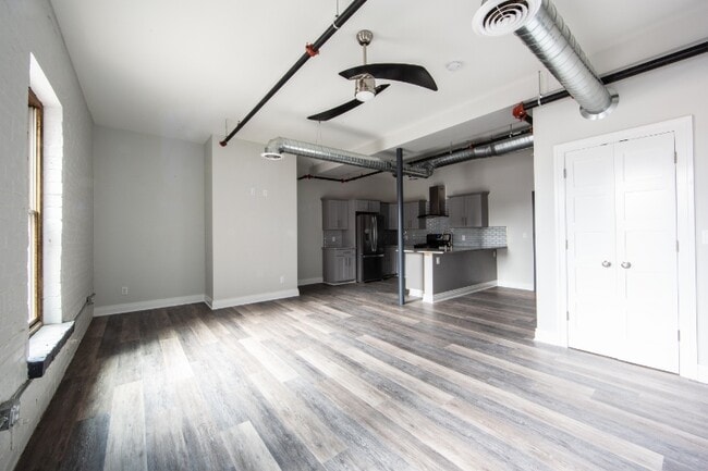 Building Photo - 490 Pearl St