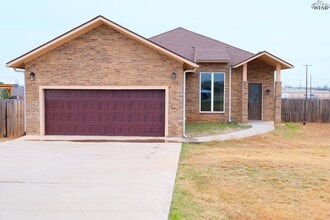 Building Photo - 20 Edwards Way