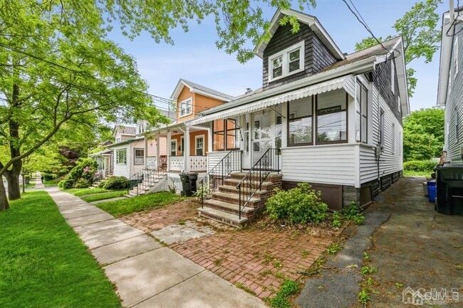 Building Photo - 114 S 5th Ave