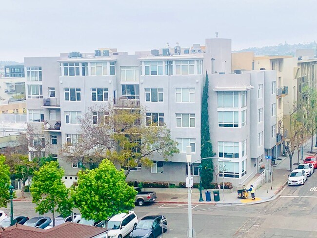 Building Photo - Live in the Heart of Little Italy! GORGEOUS 2BD/2BA Condo w/ Loft!