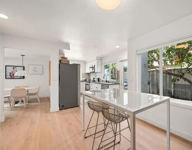 Building Photo - 531 Camino Del Mar