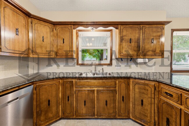 Building Photo - 428 Peach Tree Ln