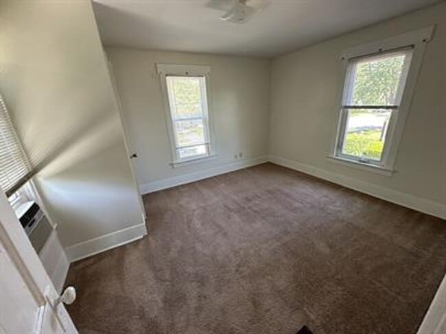 Building Photo - 806 N Coler Ave