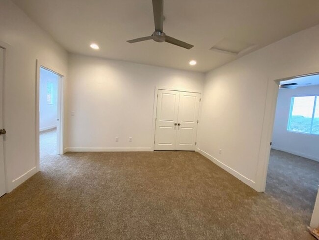 Building Photo - 438 N Stone Mountain Dr