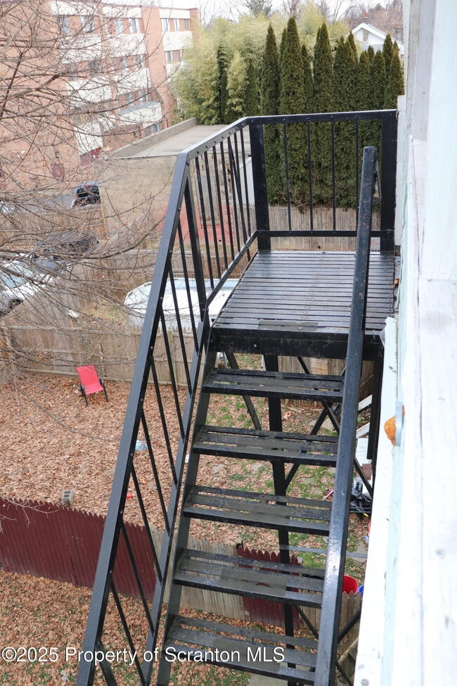 Building Photo - 105 Sambourne St