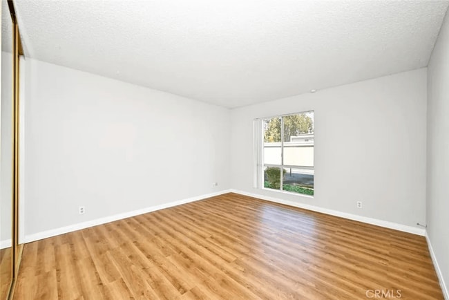 Building Photo - 2805