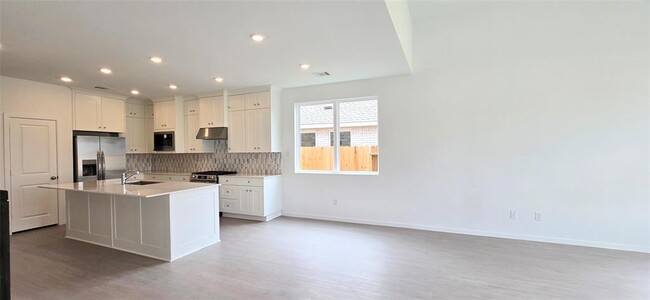 Building Photo - 6319 Seafoam Lake Dr