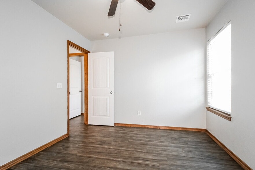 Building Photo - 816 Eric Cir