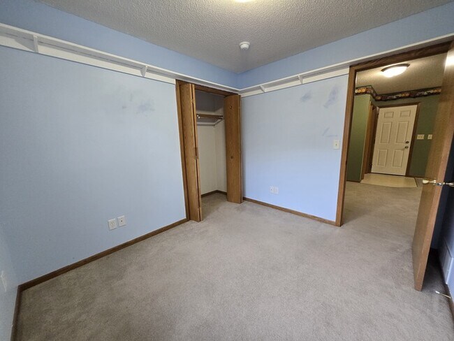 Building Photo - 5038 W Elm Ct