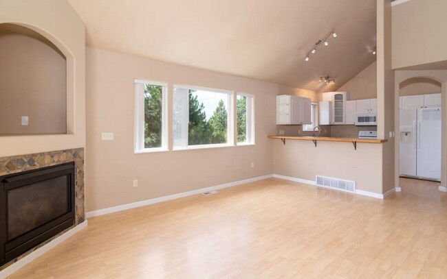 Building Photo - 3612 E Moody Rd