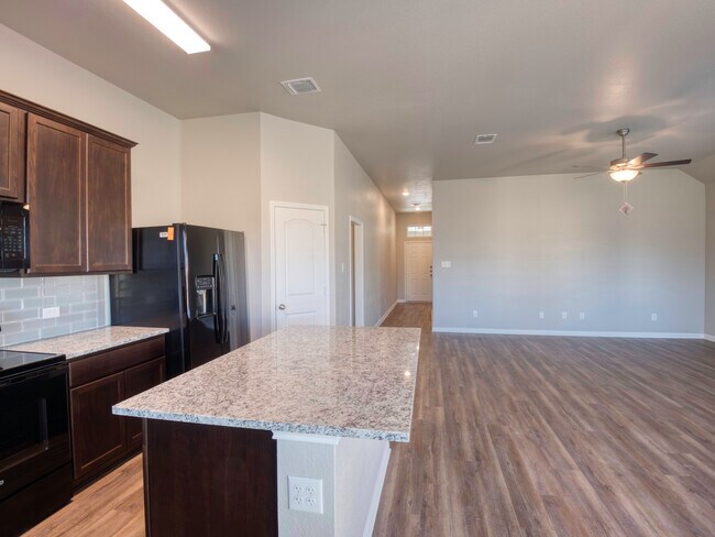 Building Photo - 1368 Kingsgate Dr
