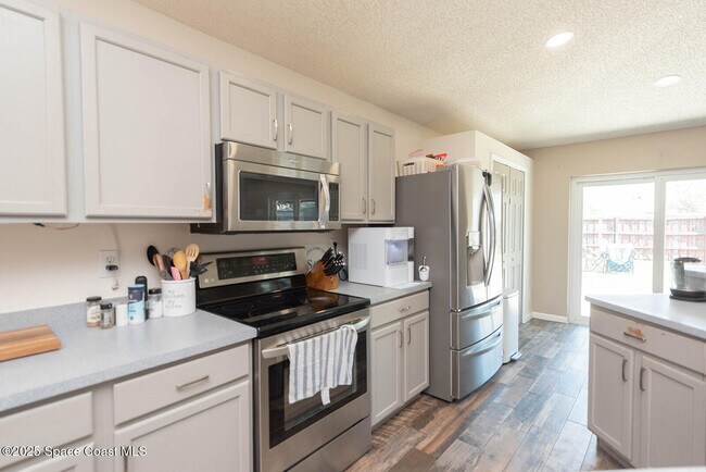 Building Photo - 2667 Deercroft Dr
