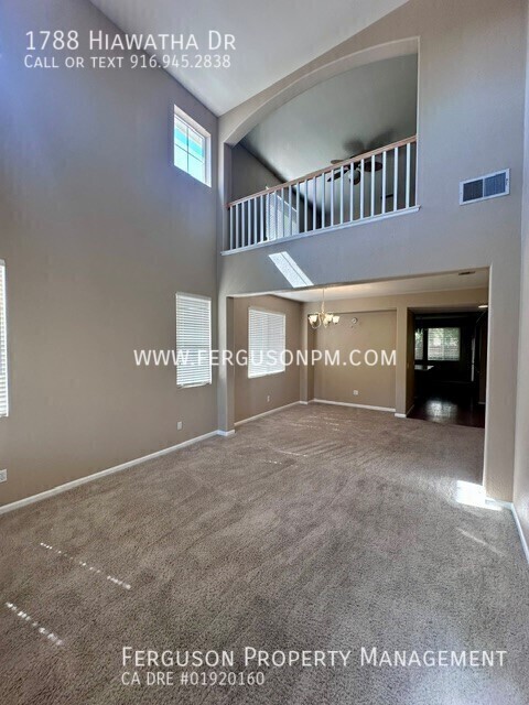 Building Photo - 1788 Hiawatha Dr