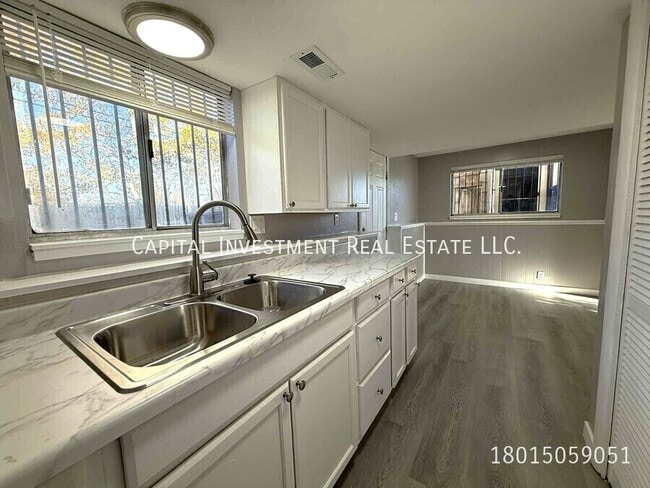 Building Photo - 3842 Dean Dr