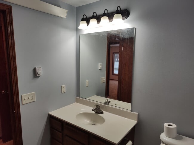 Building Photo - 5710 S Shore Dr